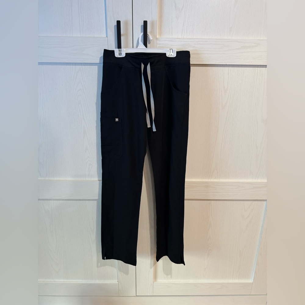 Figs Women’s Black Kade Cargo Scrub Pants XS/Tall